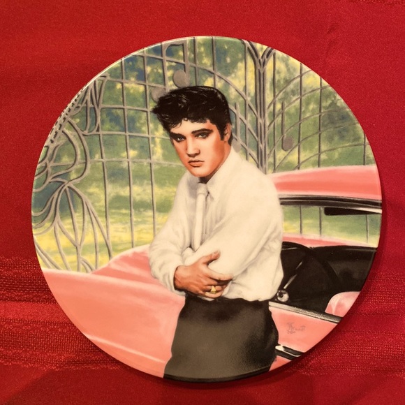 Elvis Presley: Looking at a Legend Delphi Collector Plate - 8 1/2” - Picture 1 of 7